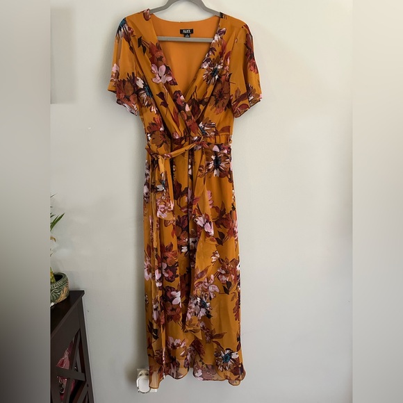 SLNY High-Low Short Sleeve Floral Maxi Dress Mustard Color Size 6 - Picture 9 of 13